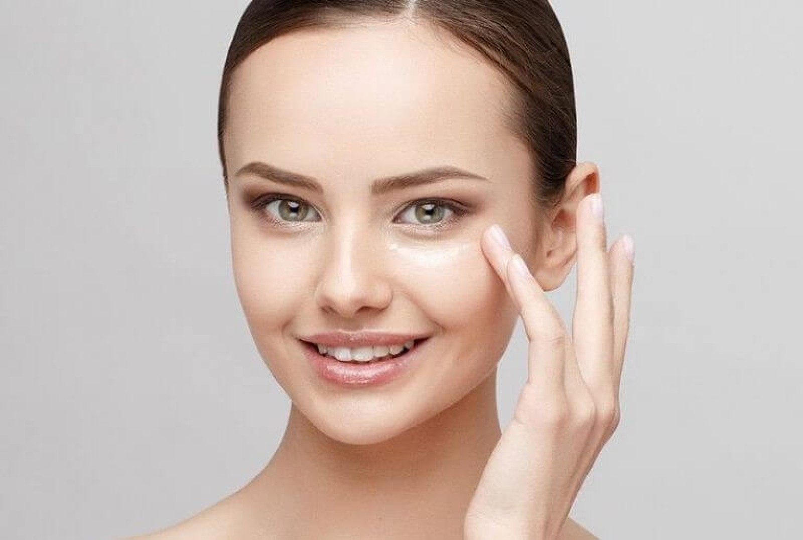 مرحله چهارم استفاده از کرم دور چشم