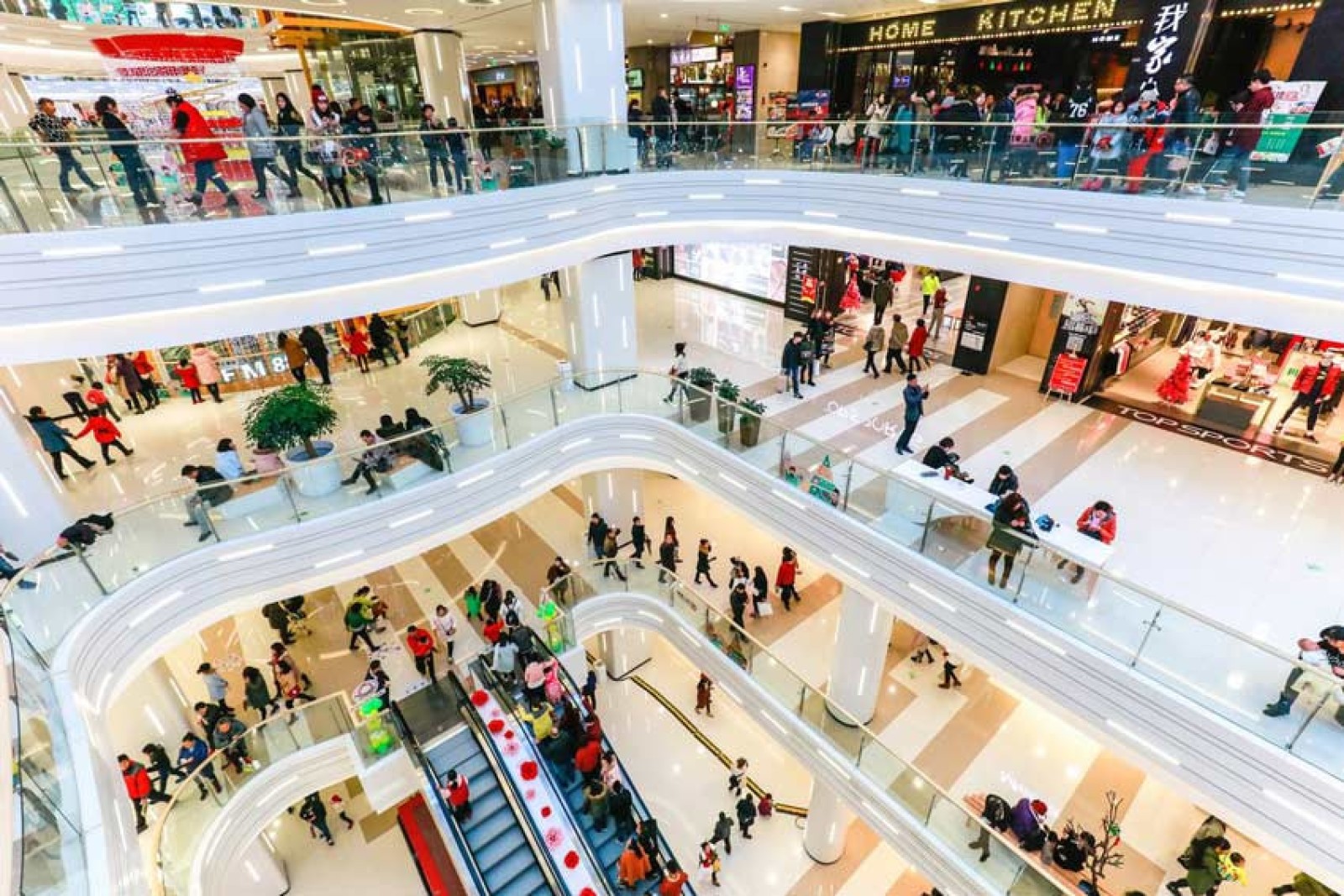 نمایی از داخل South China Mall مرکز خرید جنوبی چین