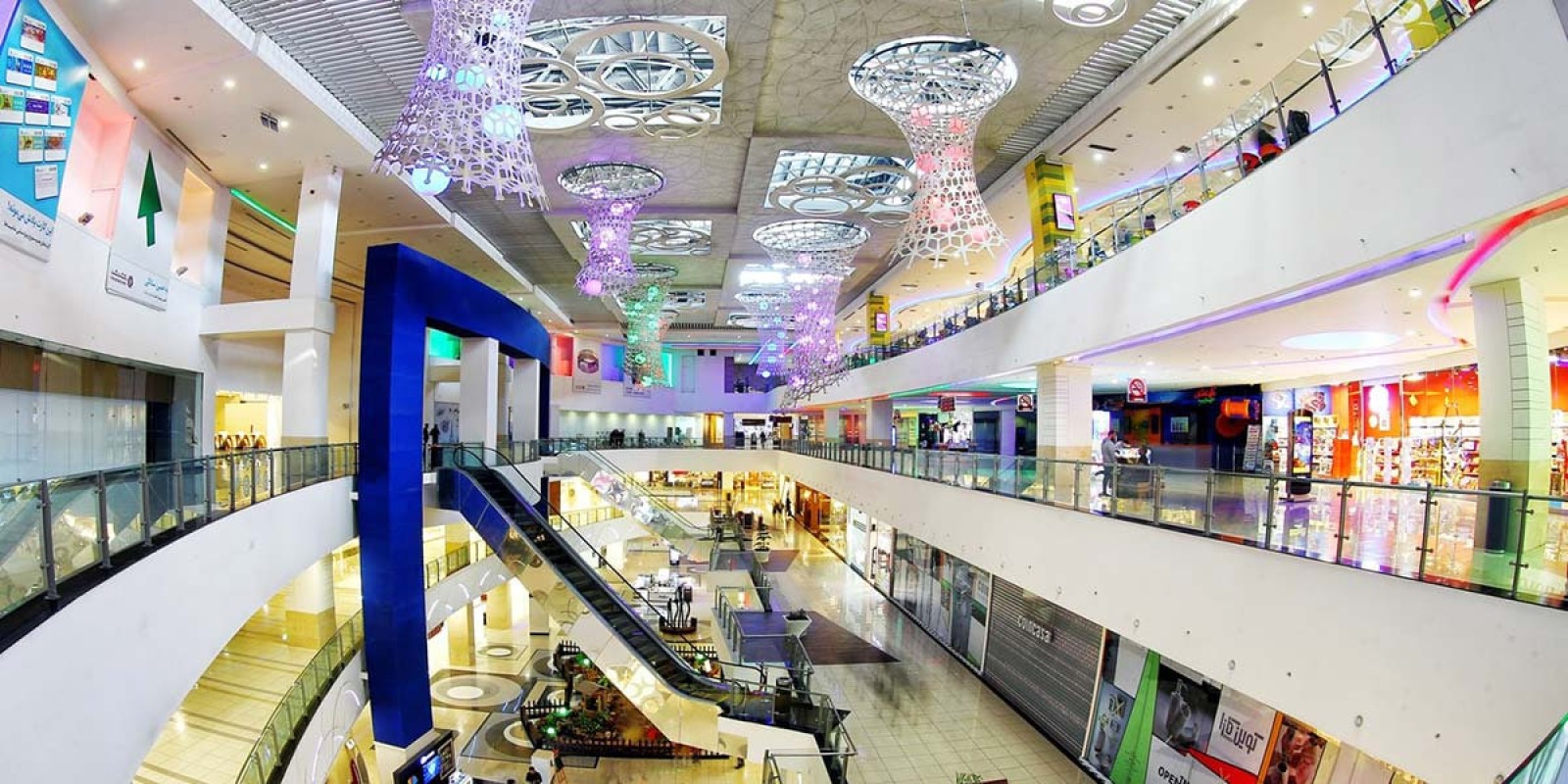نمایی از داخل Isfahan city center مرکز خرید اصفهان